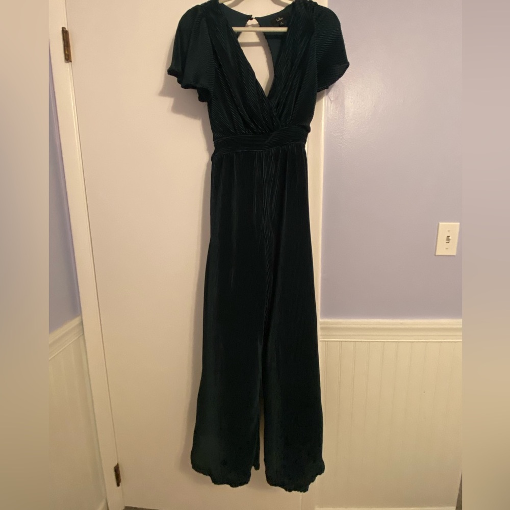 NWT Lulus Emerald Green Wide Leg Open Back Plisse Jump Suit, size S